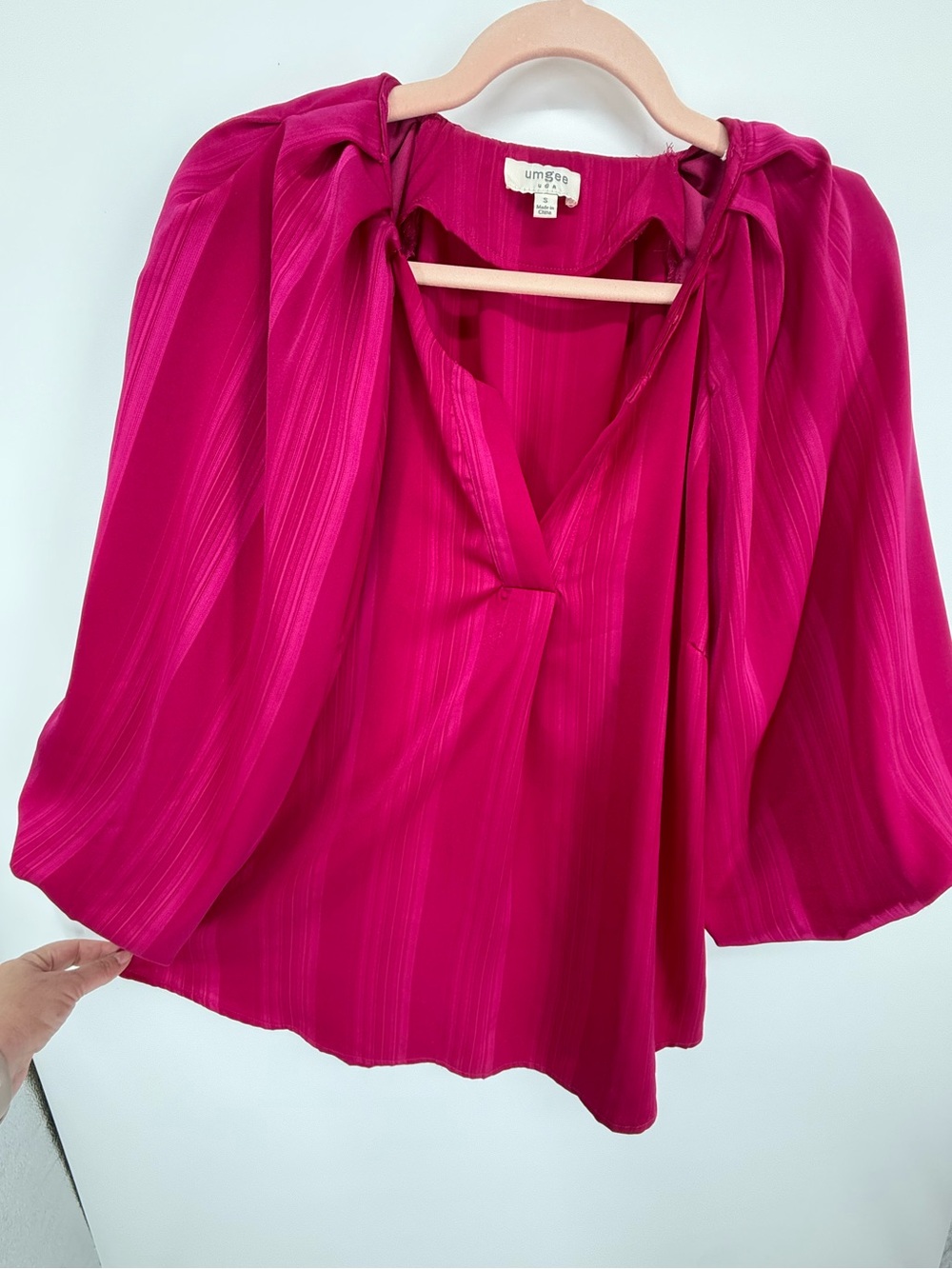 UMGEE Blouse S Small Pink Satin Striped Balloon Sleeve V-Neck Boho Shiny Top